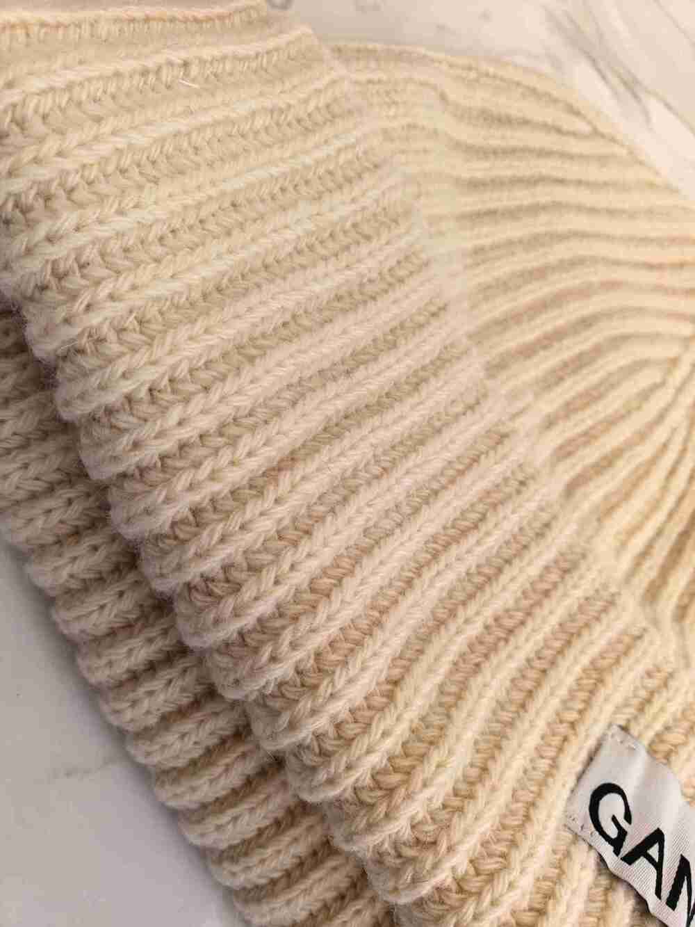 GANNI Cream Beige Ribbed Cuff Beanie Signature Woven Logo Tag Knit Hat - Picture 3 of 4